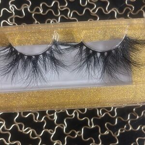 Luxurious Black False Eyelashes